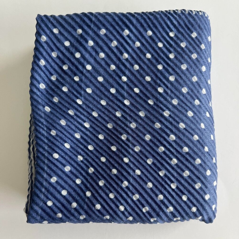 Light and warm blue scarf